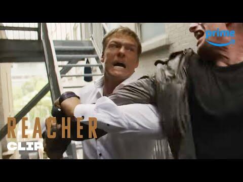 Reacher Fight in the Alley Clip