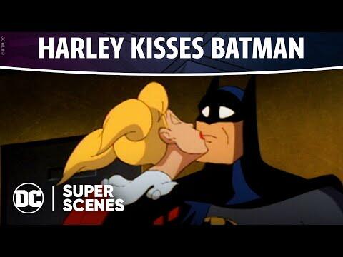 DC Super Scenes: Harley Kisses Batman