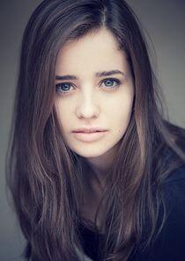 Holly Earl