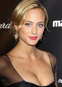 Nora Arnezeder