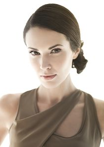 Laura Mennell