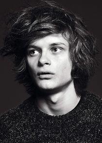 Charlie Tahan