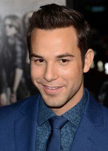 Skylar Astin