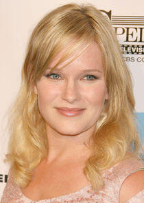 Nicholle Tom