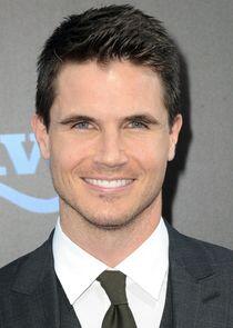 Robbie Amell